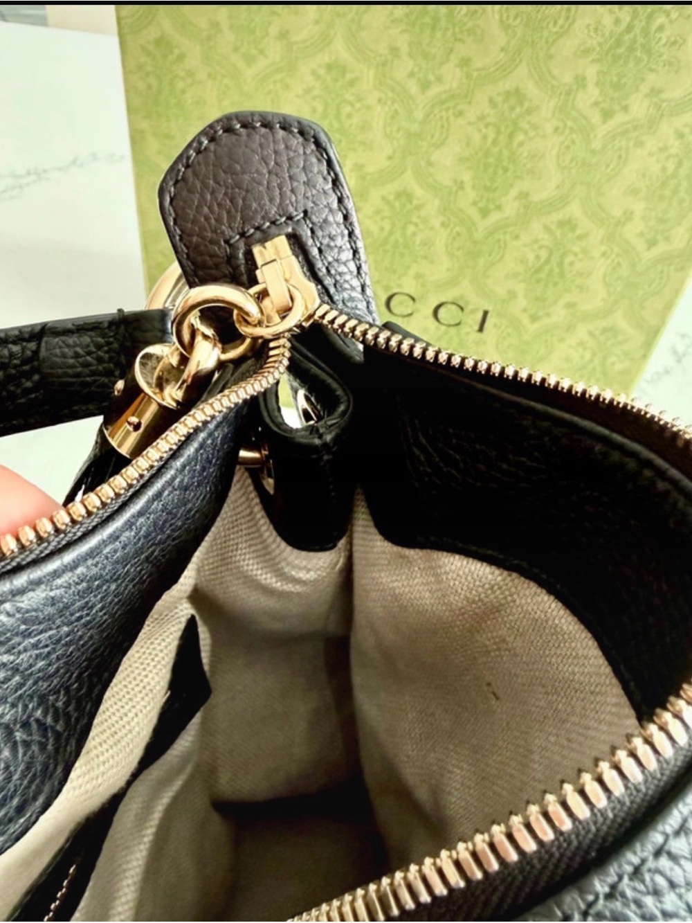 Gucci Black Soho Leather Shoulder Bag with Tassel - Picture 14 of 16